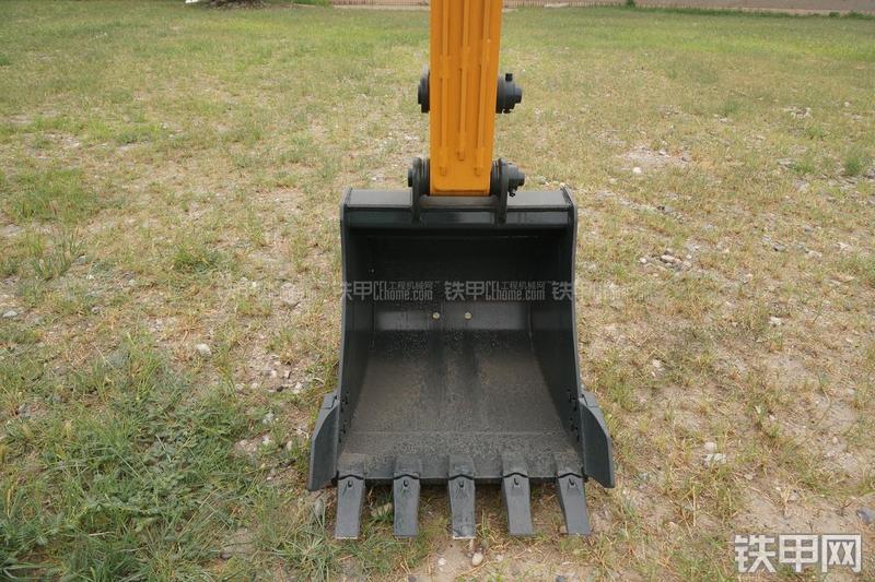 现代R80-9挖掘机局部