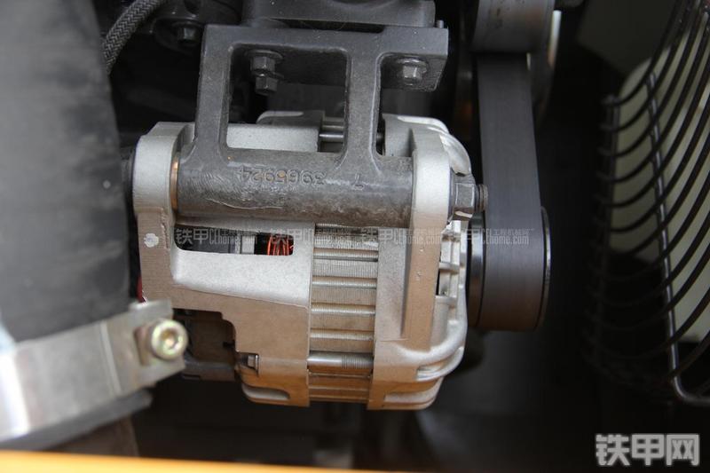 现代R150W-9挖掘机局部