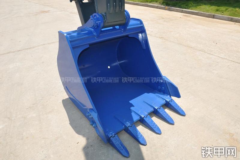 恒天九五JV150五十铃挖掘机局部