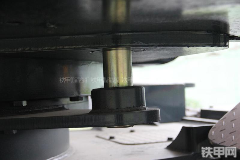 现代R210W-9挖掘机局部