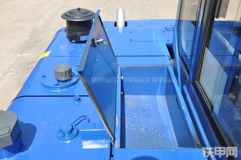 恒天九五JV70-7挖掘机局部