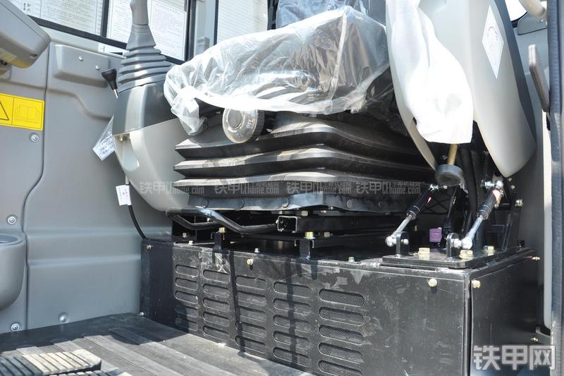 恒天九五JV70-7挖掘机局部