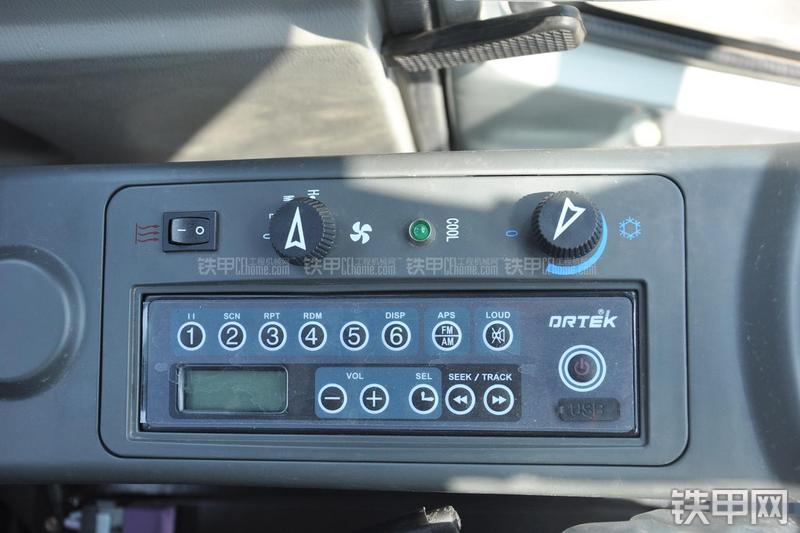 恒天九五JV70-7挖掘机局部