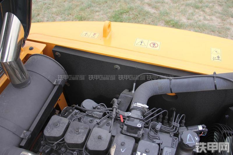 现代R210W-9挖掘机局部