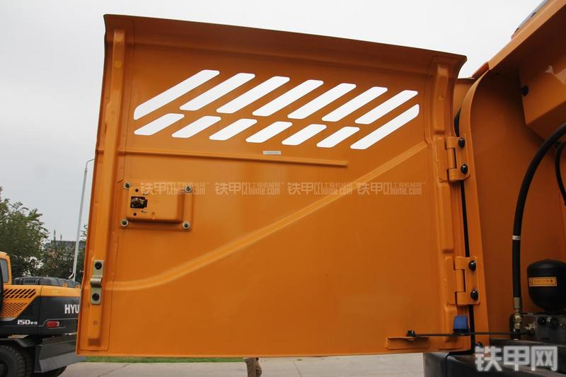 现代R210W-9挖掘机局部