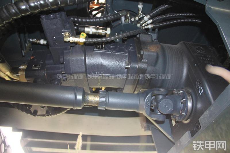 现代R210W-9挖掘机局部