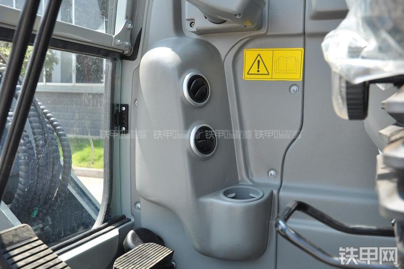 恒天九五JV70-7挖掘机局部