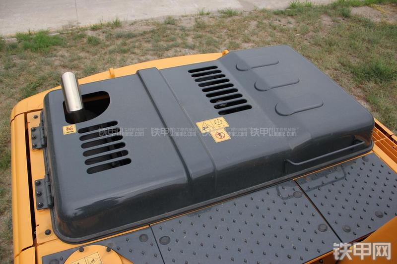 现代R210W-9挖掘机局部