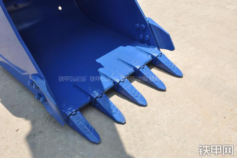 恒天九五JV150五十铃挖掘机局部