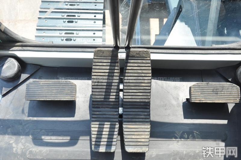 恒天九五JV70-7挖掘机局部