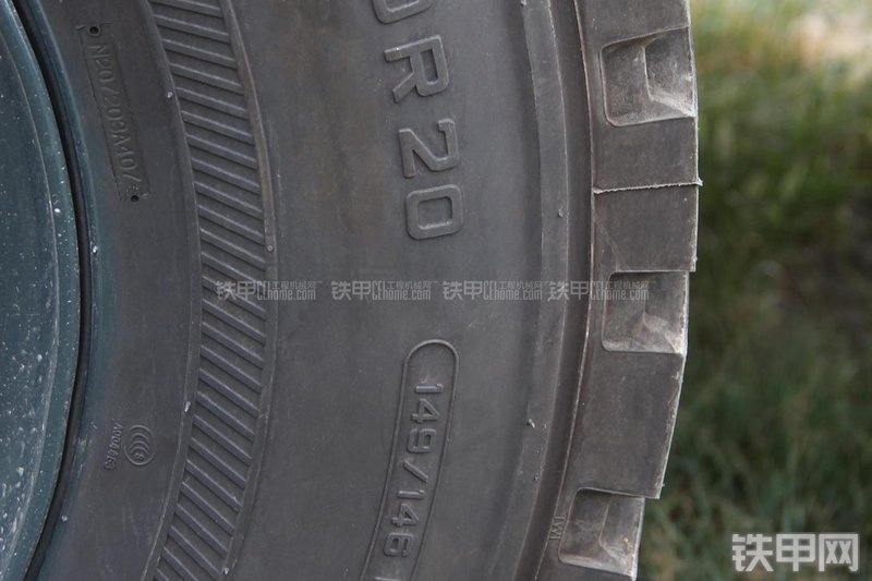 现代R210W-9挖掘机局部