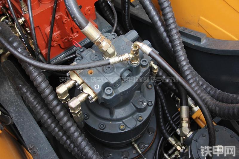 现代R210W-9挖掘机局部