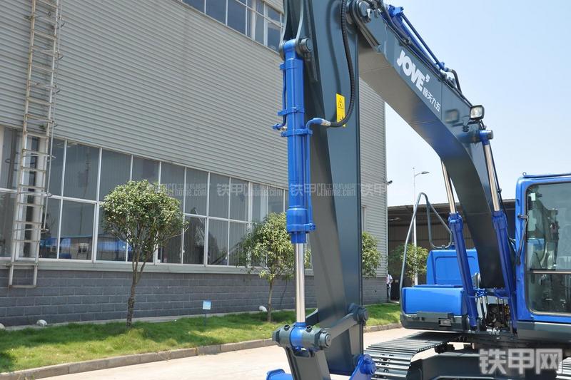 恒天九五JV150五十铃挖掘机局部