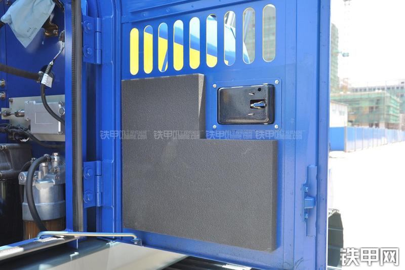 恒天九五JV150五十铃挖掘机局部