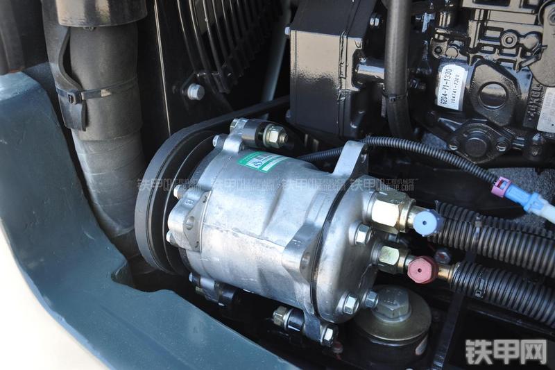 恒天九五JV70-7挖掘机局部