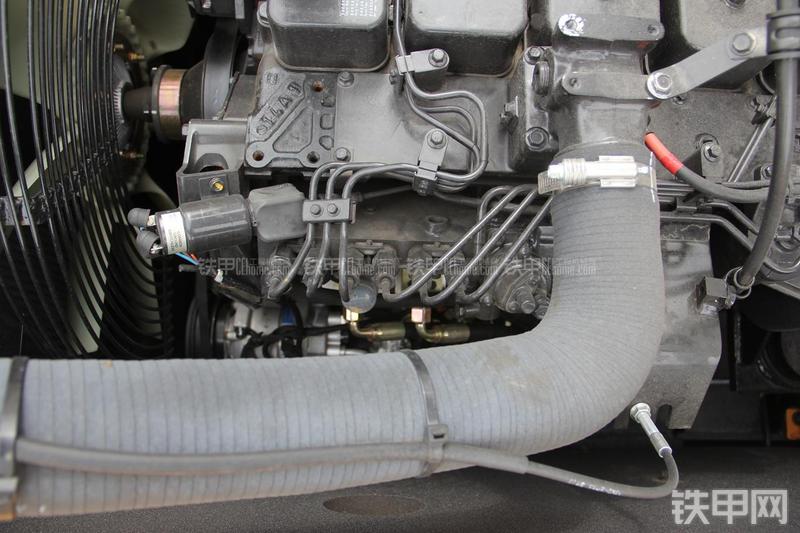 现代R210W-9挖掘机局部