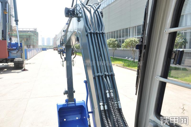 恒天九五JV70-7挖掘机局部