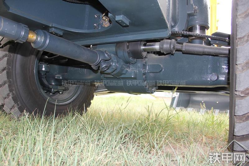 现代R210W-9挖掘机局部