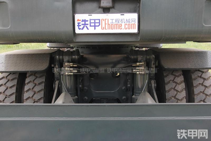 现代R210W-9挖掘机局部