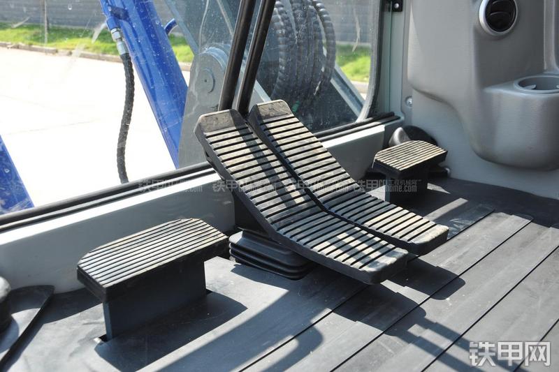 恒天九五JV70-7挖掘机局部