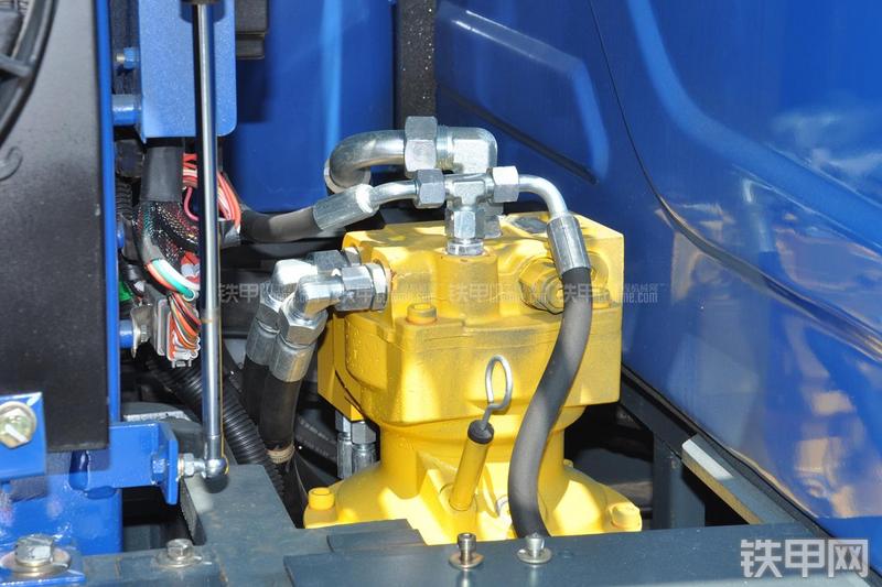 恒天九五JV70-7挖掘机局部