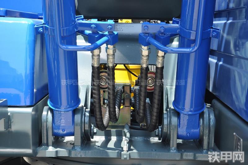 恒天九五JV150五十铃挖掘机局部