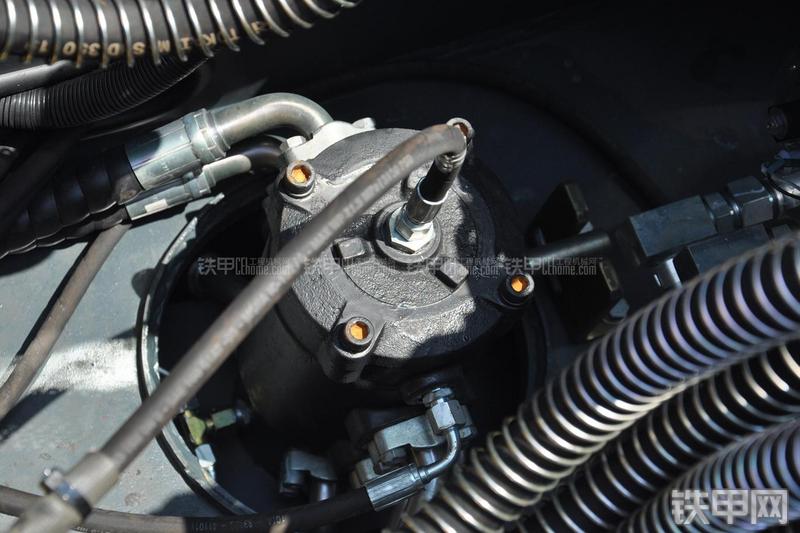 恒天九五JV150五十铃挖掘机局部