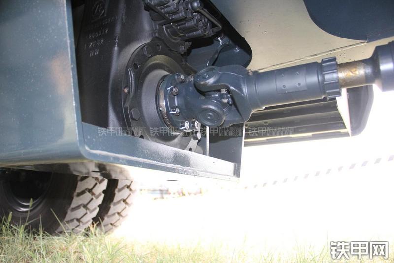 现代R210W-9挖掘机局部