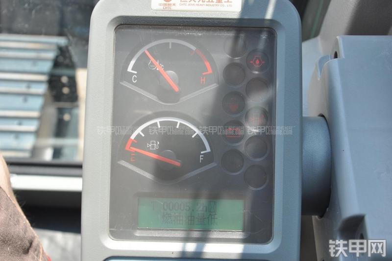 恒天九五JV70-7挖掘机局部