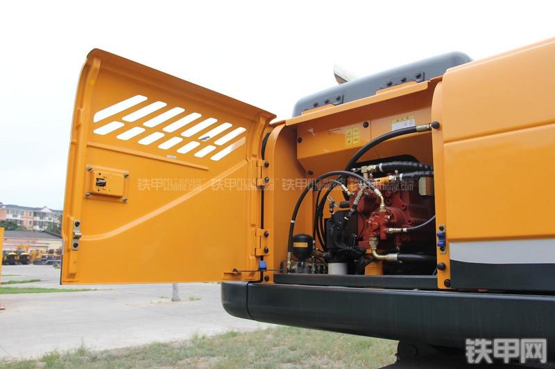 现代R210W-9挖掘机局部