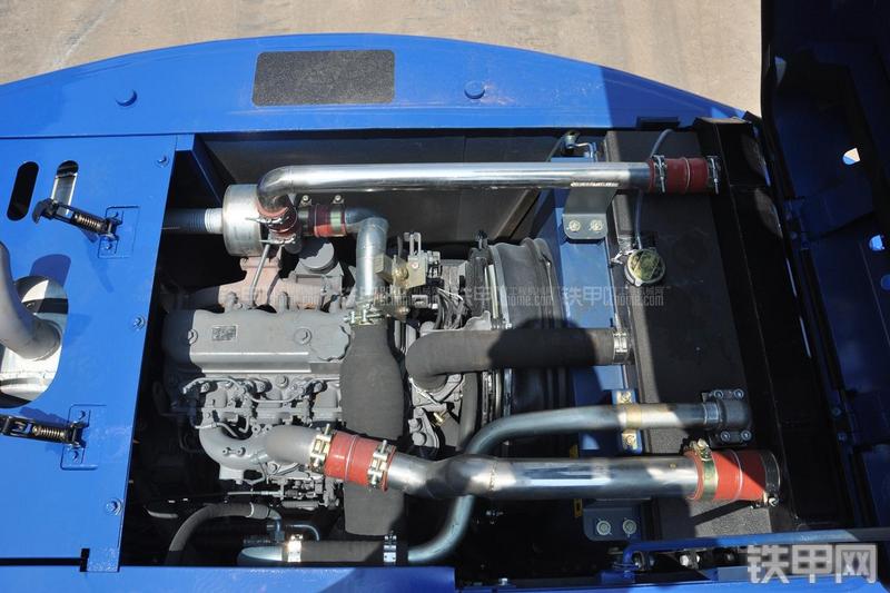 恒天九五JV150五十铃挖掘机局部