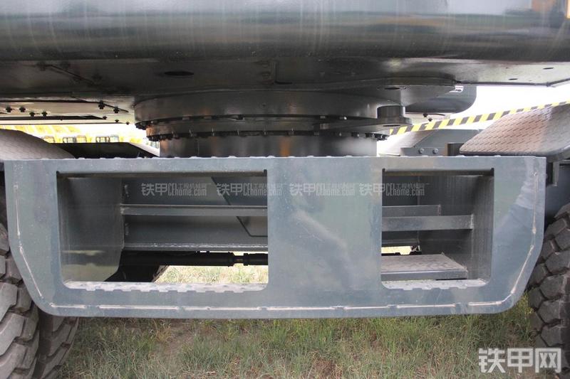 现代R210W-9挖掘机局部