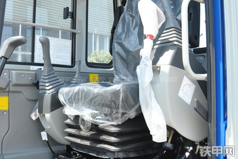 恒天九五JV70-7挖掘机局部