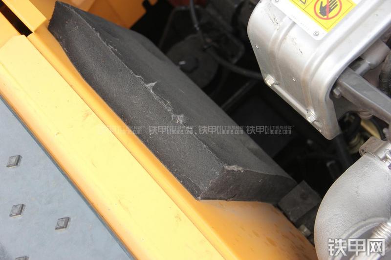 现代R210W-9挖掘机局部