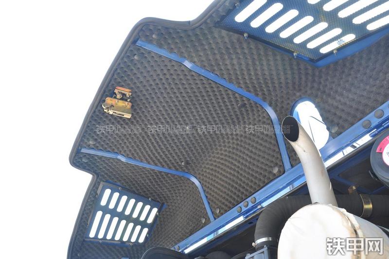 恒天九五JV70-7挖掘机局部