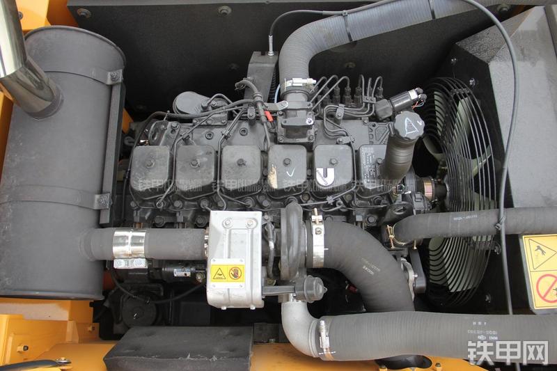 现代R210W-9挖掘机局部