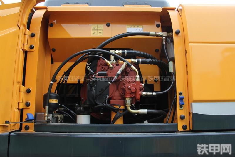 现代R210W-9挖掘机局部