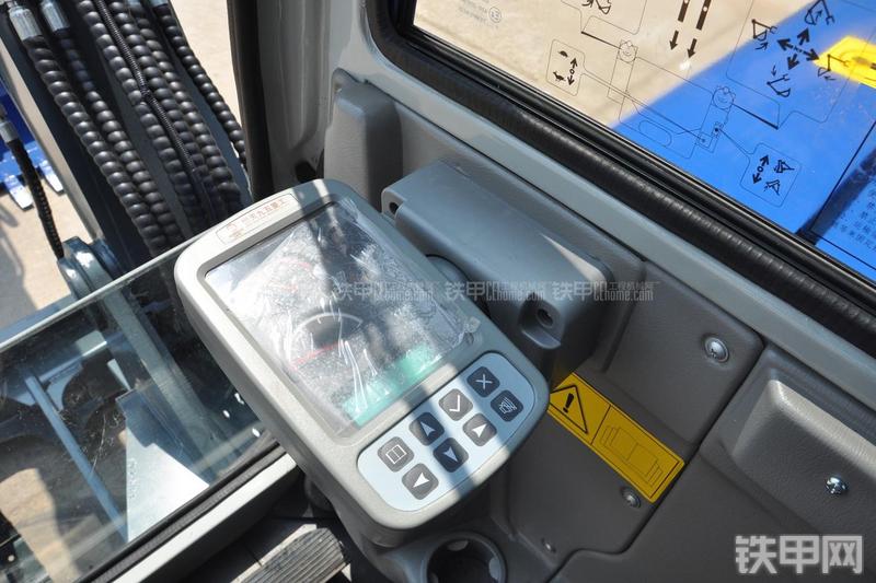 恒天九五JV70-7挖掘机局部