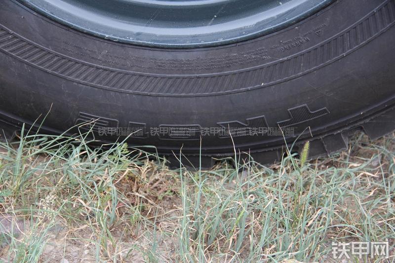 现代R210W-9挖掘机局部