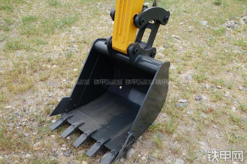 现代R60-9挖掘机局部