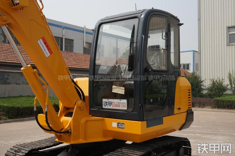 雷沃重工FR60挖掘机局部