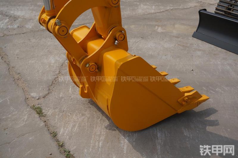 雷沃重工FR60挖掘机局部