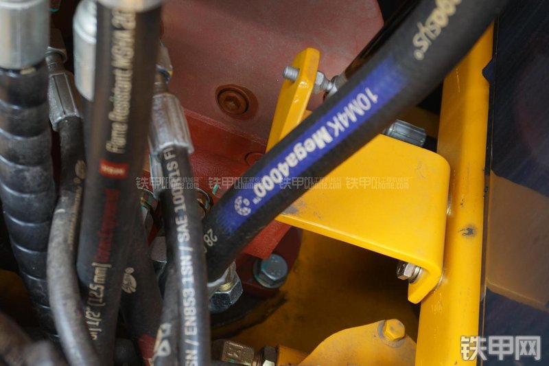 雷沃重工FR60挖掘机局部