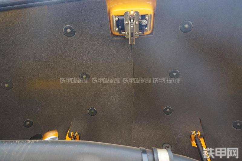 雷沃重工FR60挖掘机局部