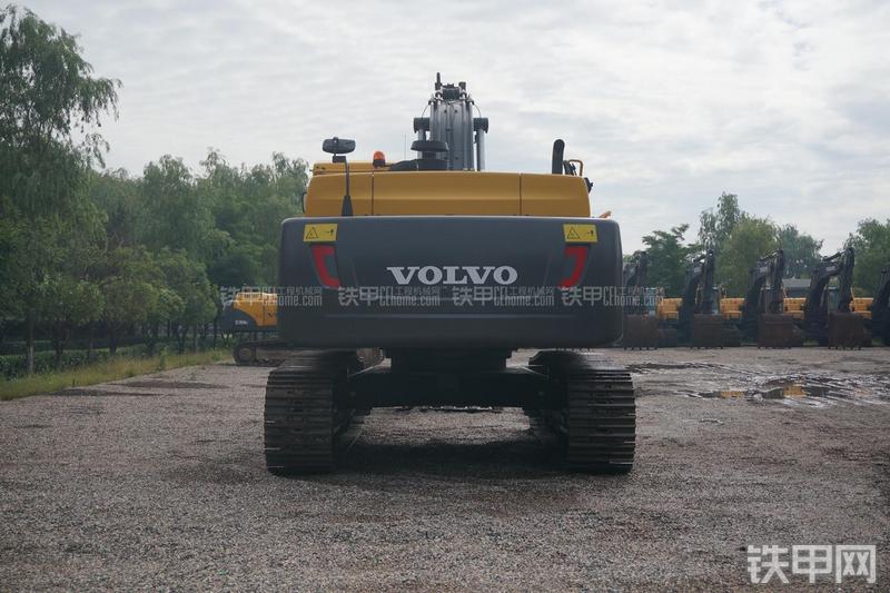 沃尔沃EC380D挖掘机整机外观