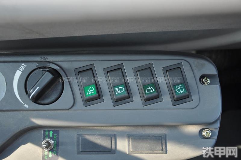 恒天九五JV235LC五十铃挖掘机局部