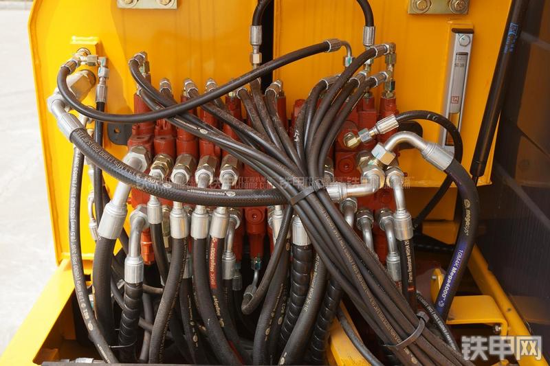 雷沃重工FR60挖掘机局部