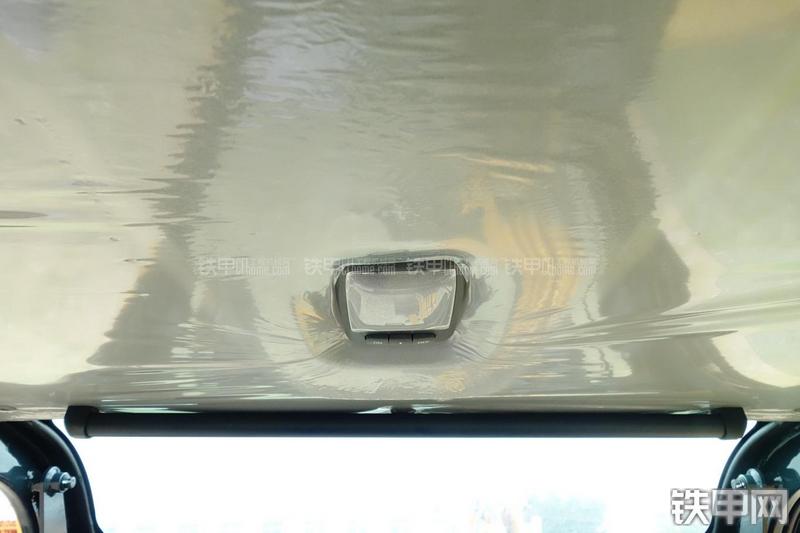 现代R60-9挖掘机局部