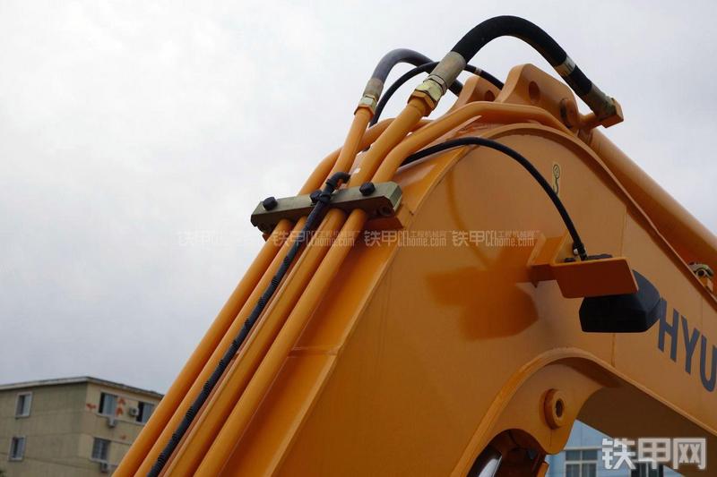 现代R60-9挖掘机局部