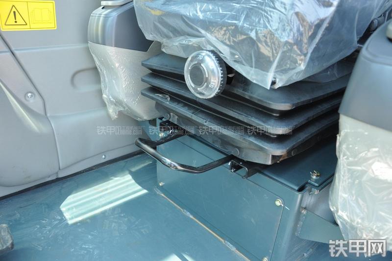 恒天九五JV150五十铃挖掘机局部